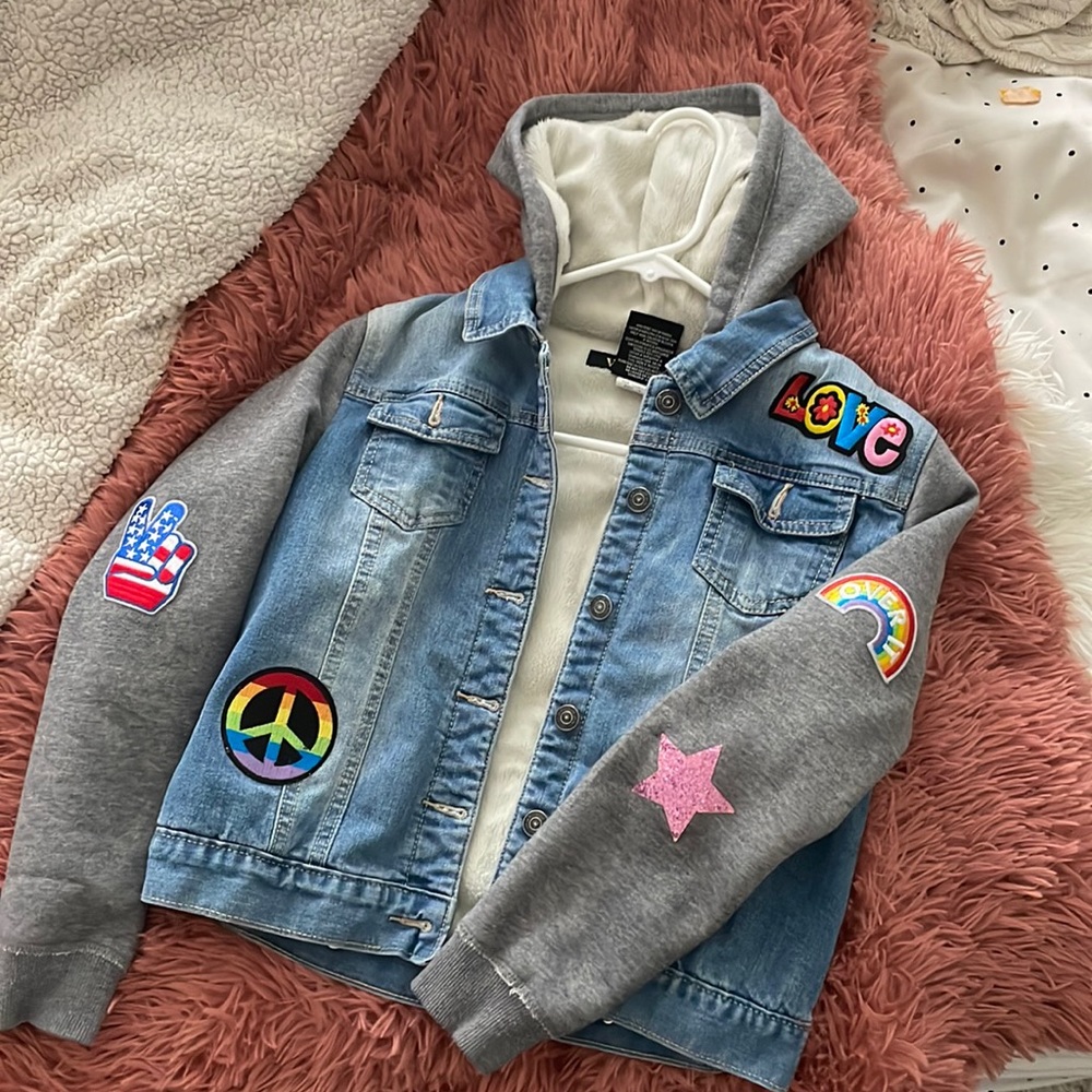 ADORABLE buttery soft Jean jacket hooded sweatshirt fleece patches girly cute 🥰